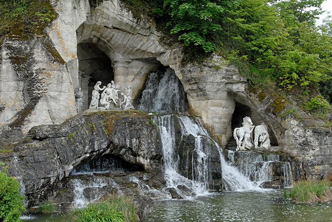 Les grottes de Téthys à Versailles, surprise hydraulique éphémère - © J. de Givry